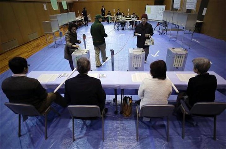 Japan’s parliamentary election begins - ảnh 1